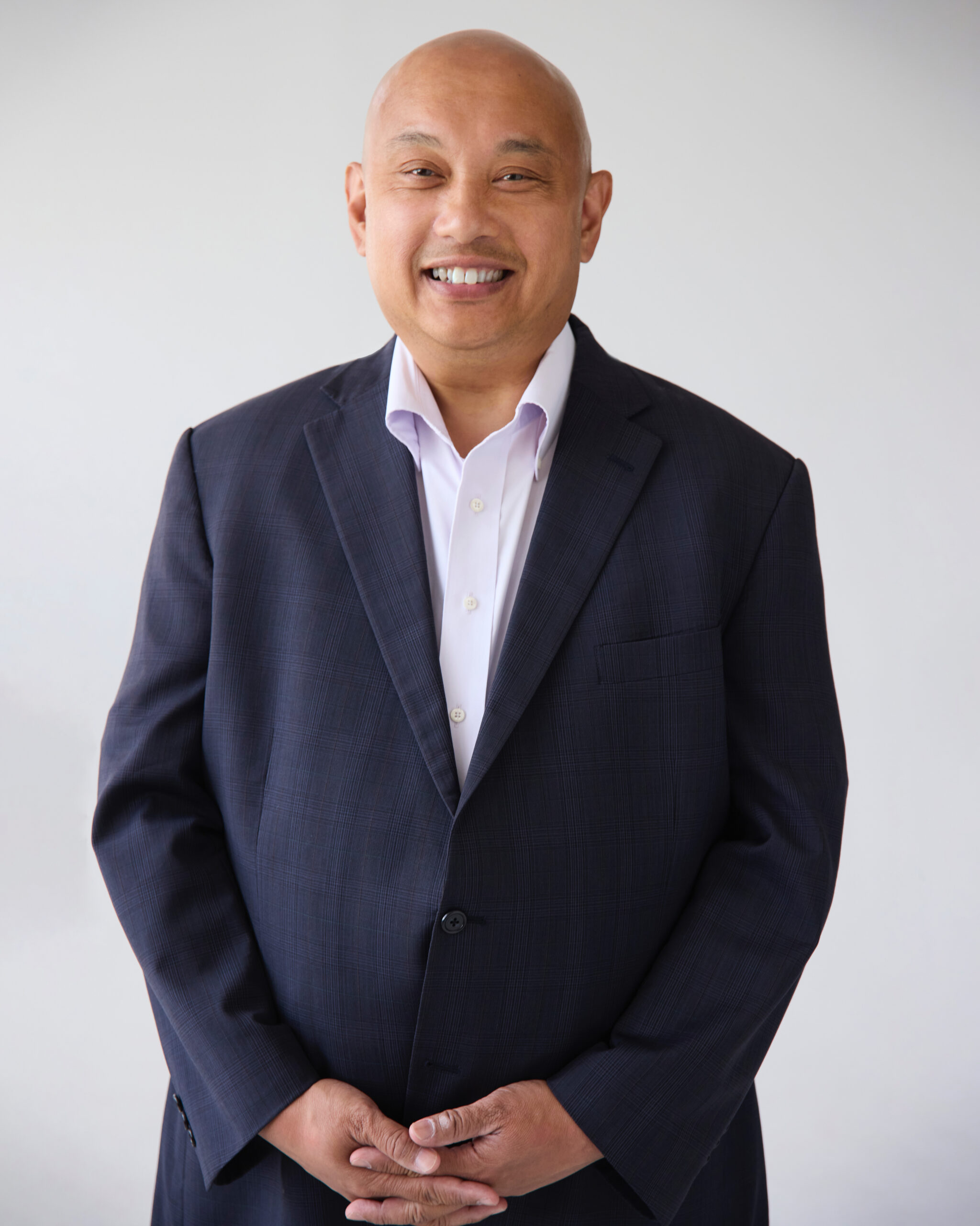 photo of Rolando Lavarro